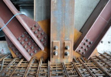 اثر طراحی و اجرای اتصالات جوشی بر آسیب پذیری لرزه ای سازه های فولادی