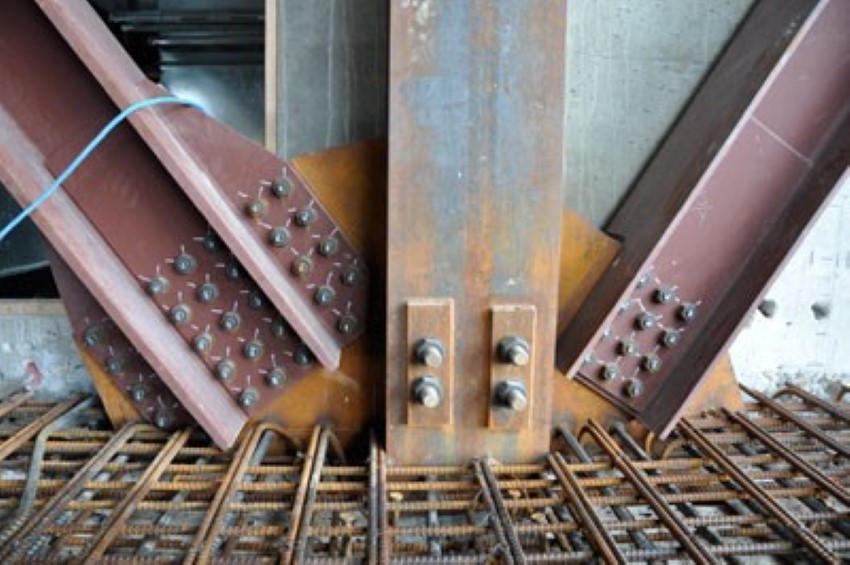 اثر طراحی و اجرای اتصالات جوشی بر آسیب پذیری لرزه ای سازه های فولادی