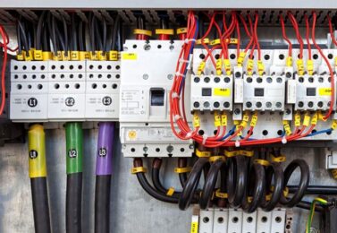 چگونه تجهیزات برق صنعتی اصل را تشخیص دهیم؟