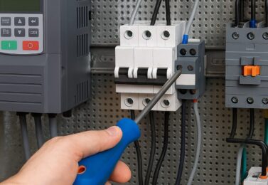 اشتباهات رایج در اجرای پروژه‌های برق صنعتی