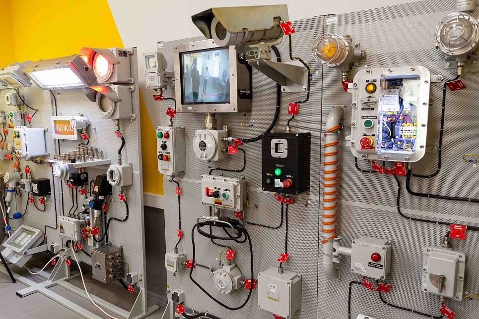 کاربرد تجهیزات برقی ضد انفجار در صنایع نفت و گاز